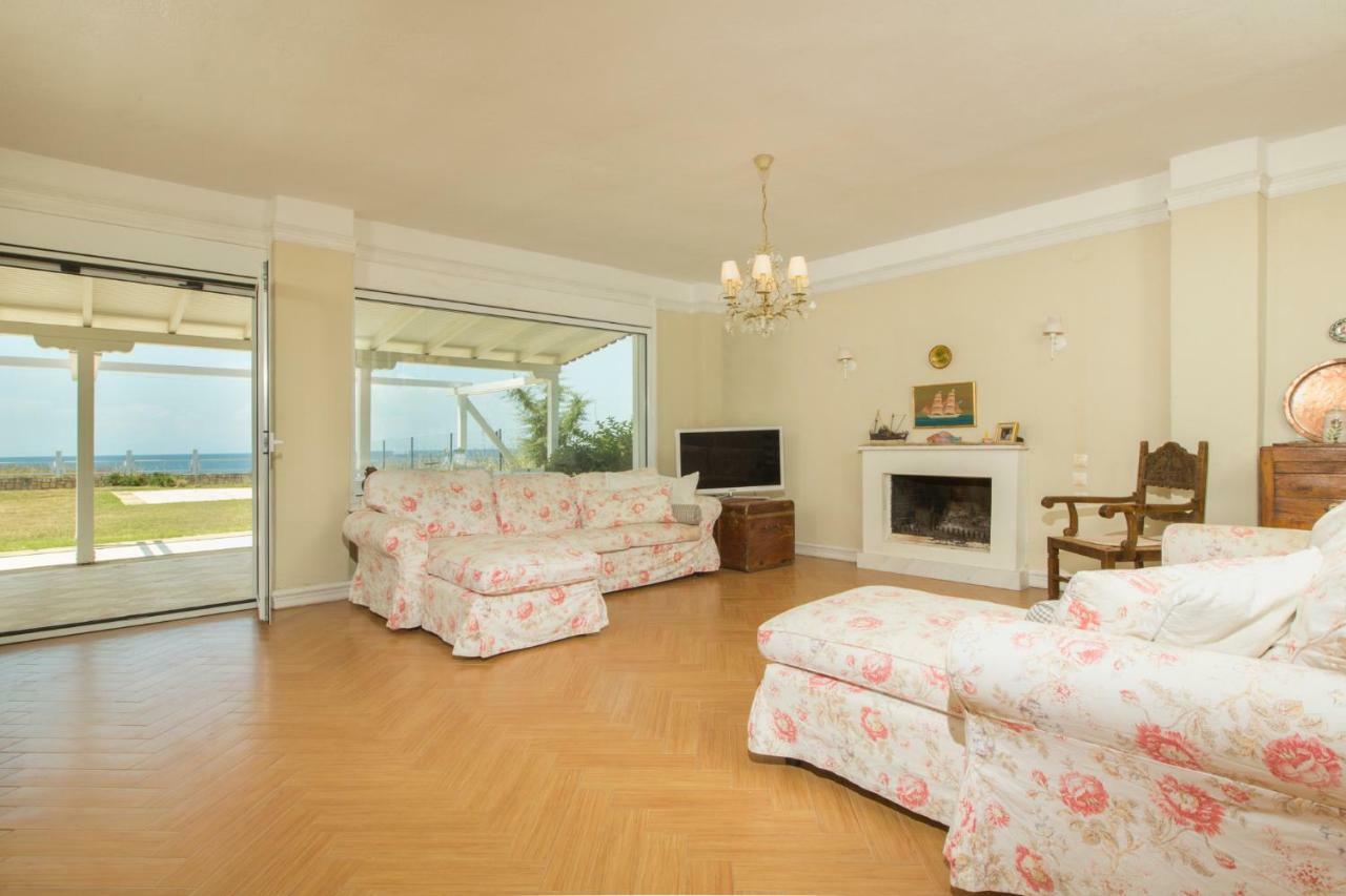 Magnificent Seascape Villa On A Secluded Beach Nea Moudania Dış mekan fotoğraf